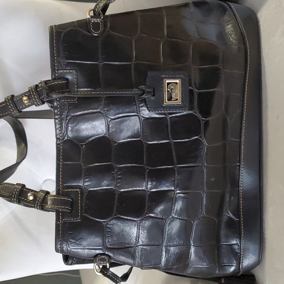 Dooney & Bourke black leather croc embossed shoulder bag - Picture 2 of 15